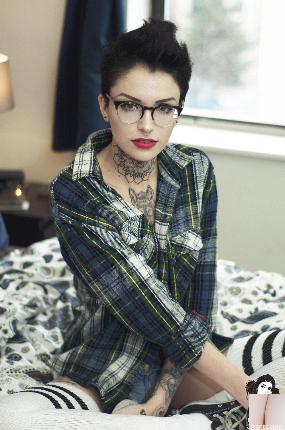 (Suicide Girls) 19 de março de 2015 – Leighraven Talk Nerdy to Me (50P)