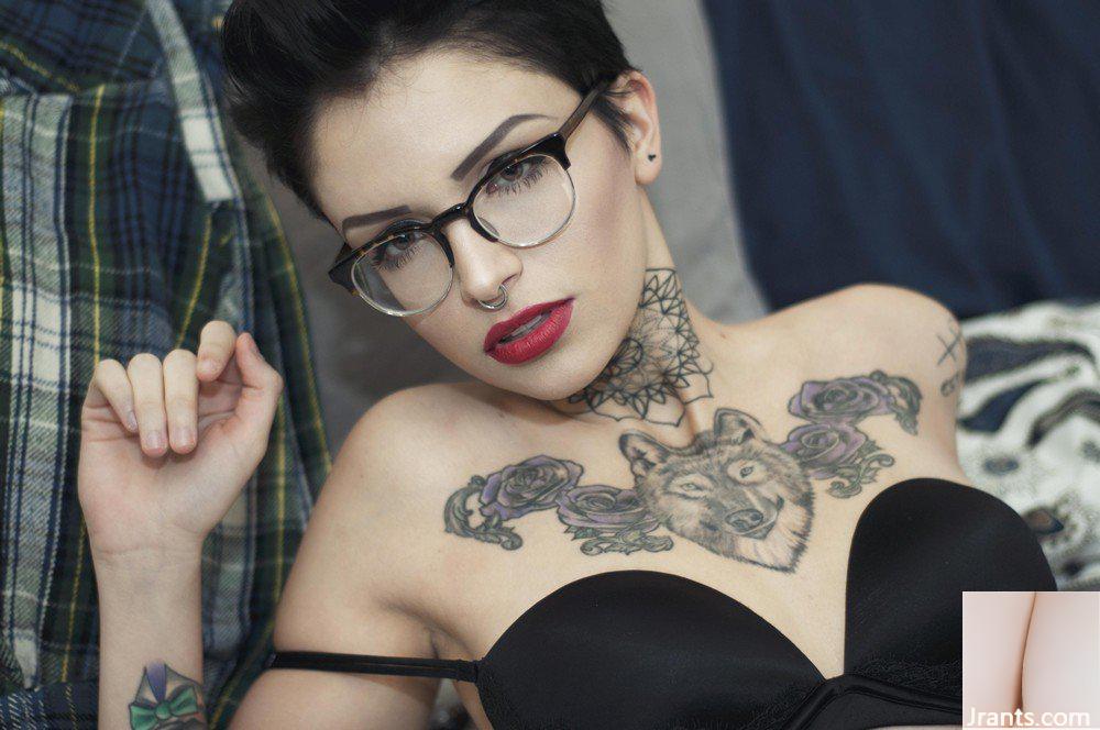 (Suicide Girls) 19 de marzo de 2015 &#8211; Leighraven Háblame de nerd (50P)