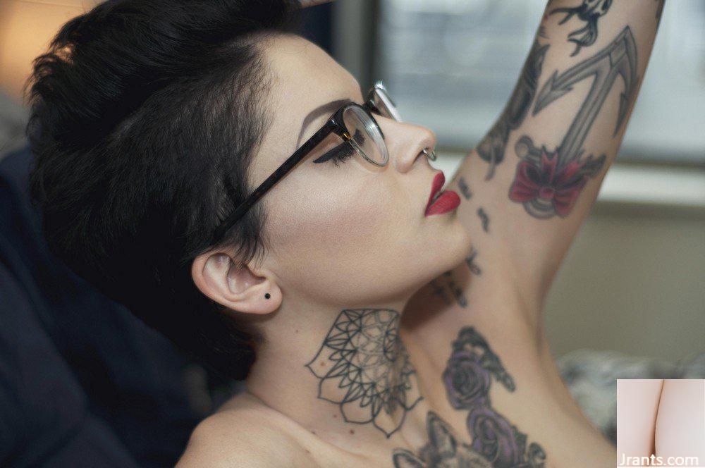 (Suicide Girls) 19 de marzo de 2015 &#8211; Leighraven Háblame de nerd (50P)