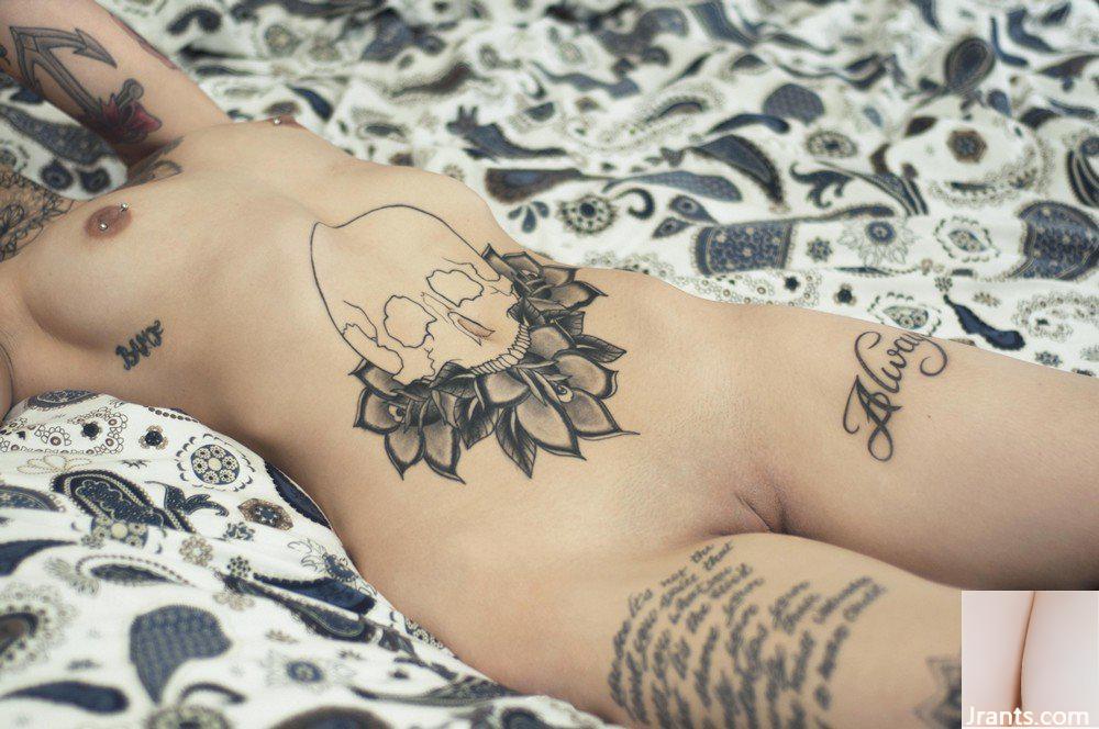 (Suicide Girls) 19 de marzo de 2015 &#8211; Leighraven Háblame de nerd (50P)