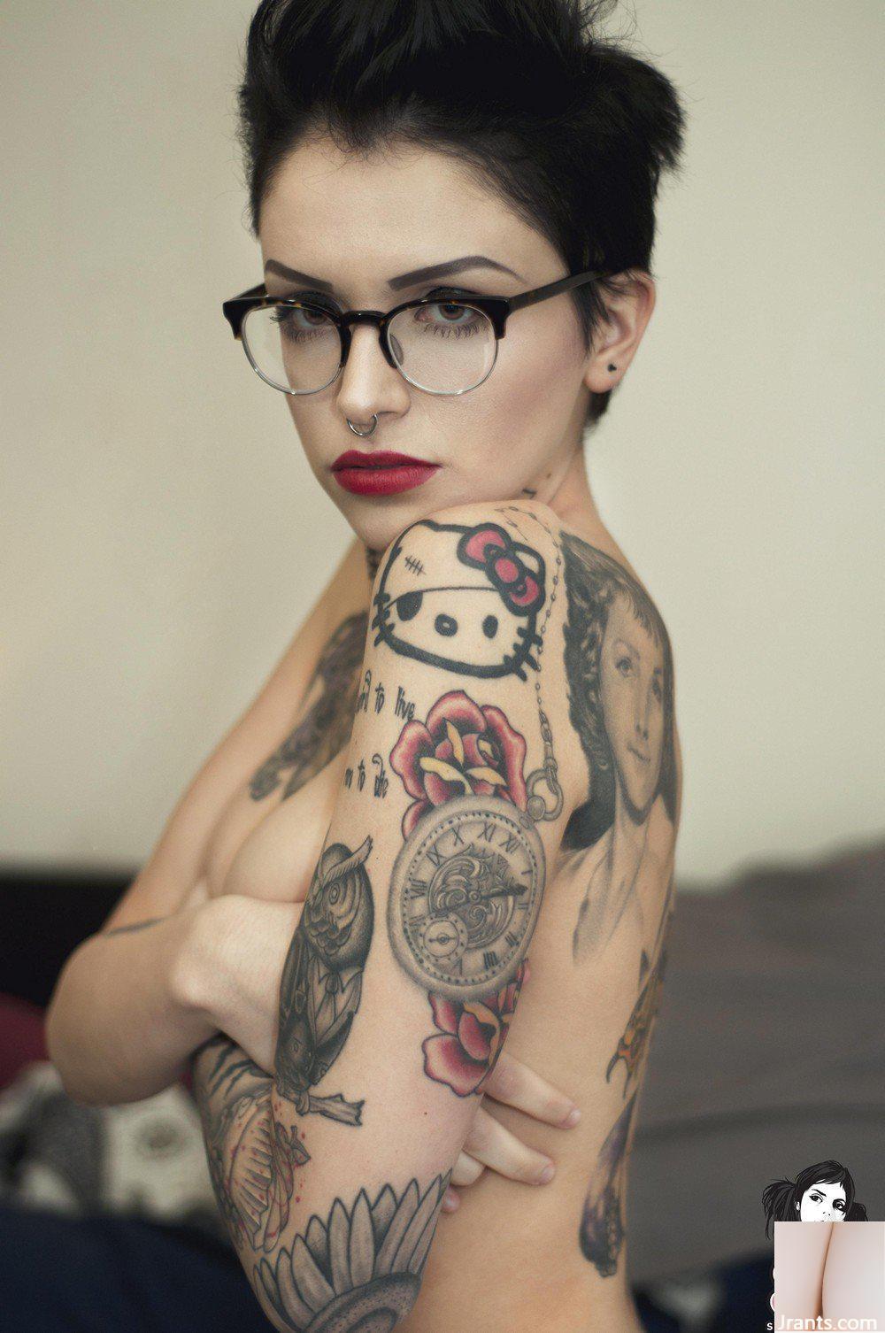 (Suicide Girls) 19 Mar 2015 – Leighraven Bicara Nerdy padaku (50P)