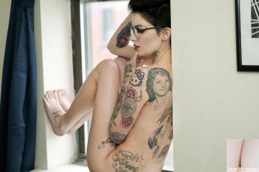 (Suicide Girls) 19 de marzo de 2015 &#8211; Leighraven Háblame de nerd (50P)