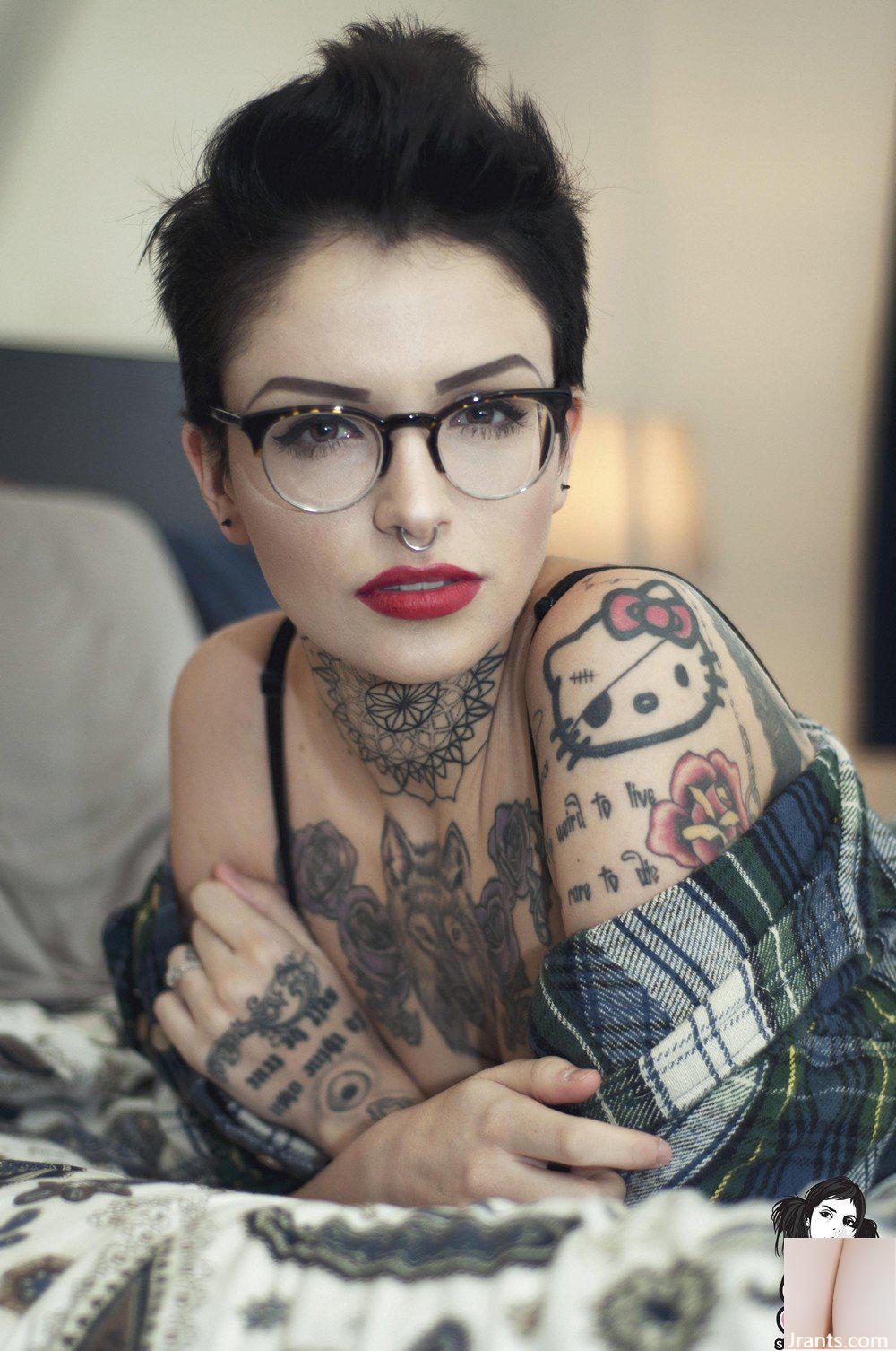 (Suicide Girls) 19 de março de 2015 – Leighraven Talk Nerdy to Me (50P)