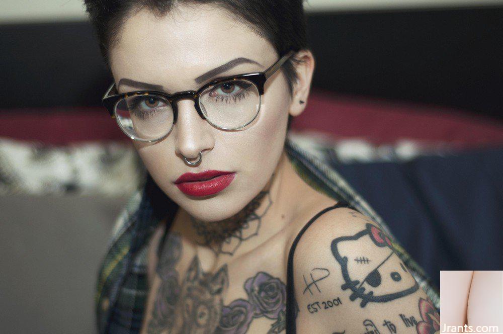 (Suicide Girls) 19. März 2015 – Leighraven Talk Nerdy to Me (50P)