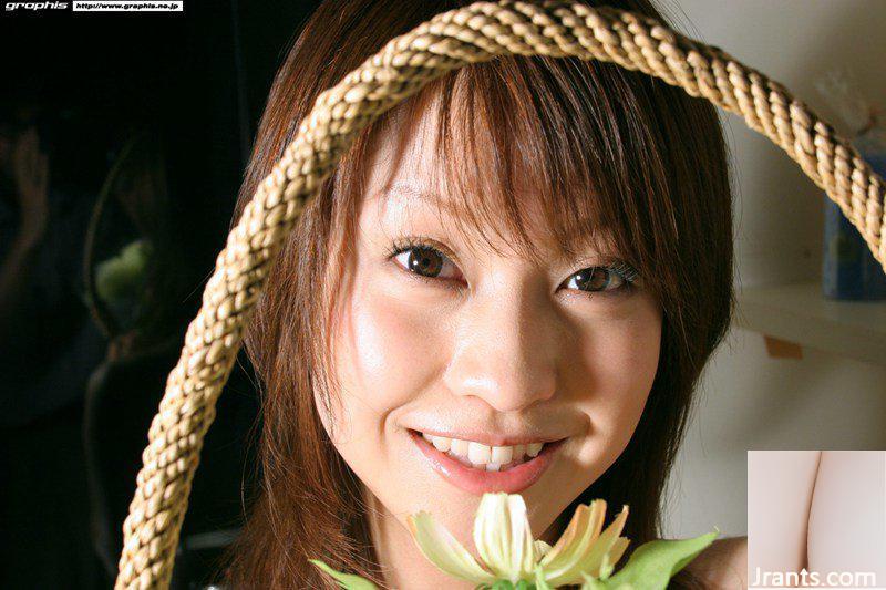 گراور اول دختر اخراج اول شماره 035 AYUMI MOTOMURA Ayumi Motomura (96P)