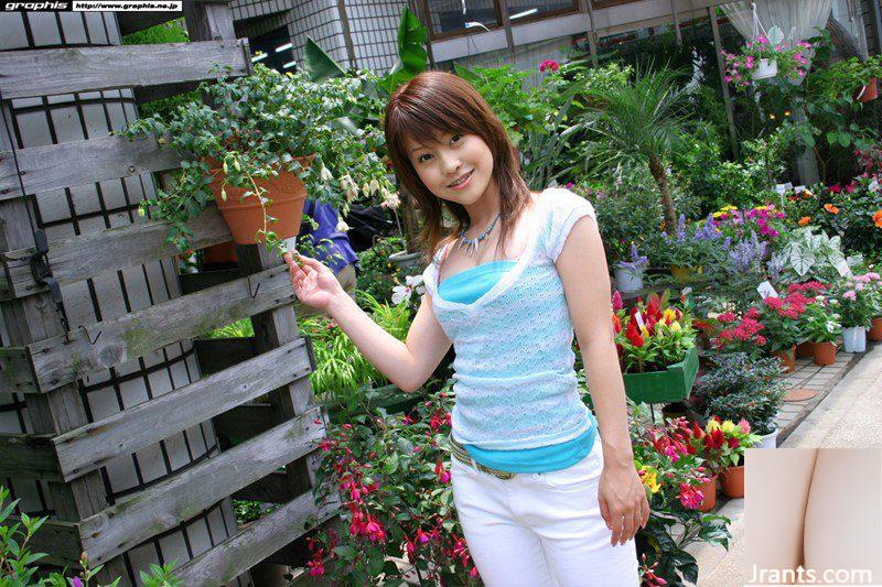 گراور اول دختر اخراج اول شماره 035 AYUMI MOTOMURA Ayumi Motomura (96P)