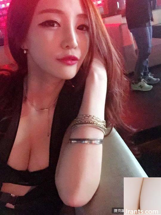 Gadis seksi dengan D-cup dan mata elektrik~Sanny Wang~berfoto selfie di klub malam dengan mengenakan mantel, dan Anda dapat melihat selokan dalam di tengahnya (26P)