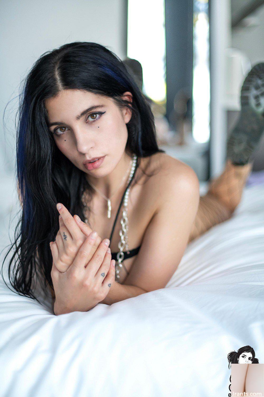 (Suicide Girls) Travessura Pussyriot (43P)