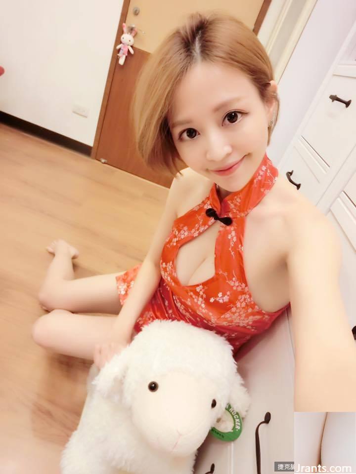 Lucy Ni Qianling, jolie fille aux seins, prend un selfie et expose tous ses seins dans ses rêves les plus fous (36P)