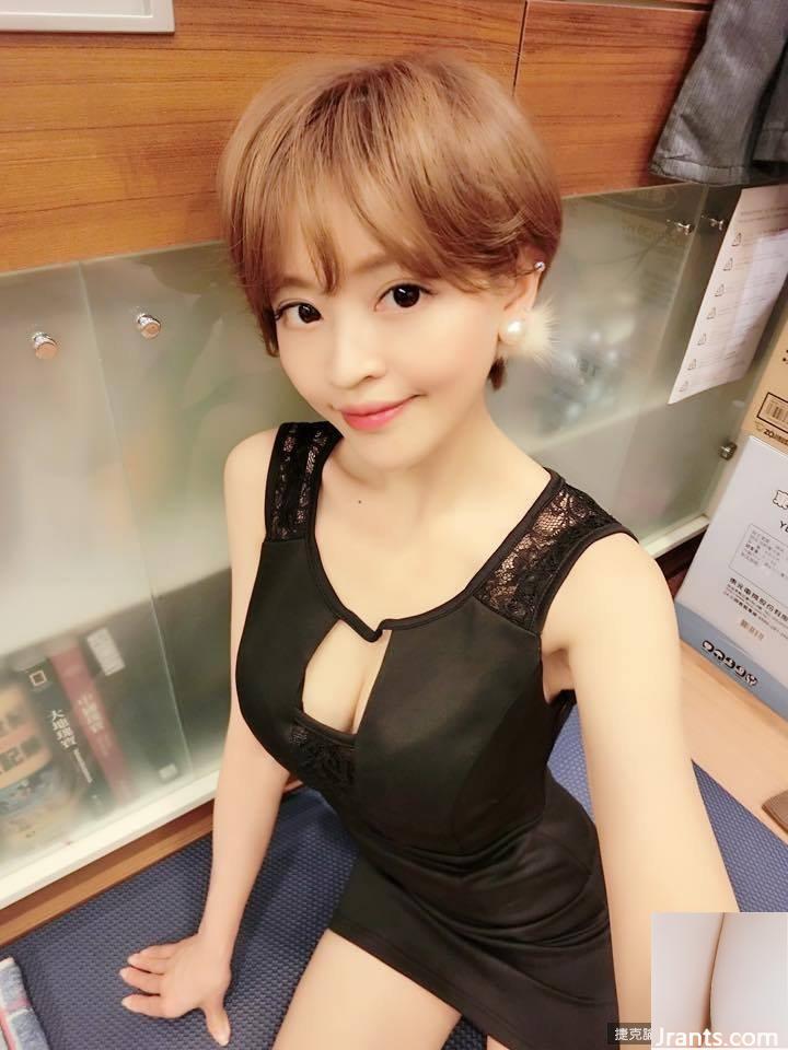 Lucy Ni Qianling, jolie fille aux seins, prend un selfie et expose tous ses seins dans ses rêves les plus fous (36P)