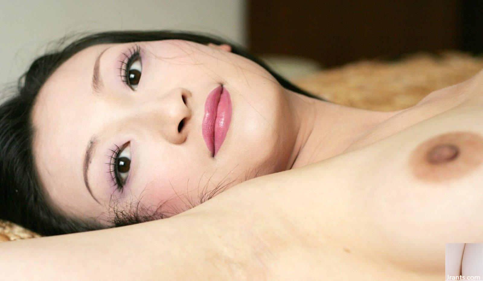 Model Tiongkok Carina Lau &#8220;Feng&#8221; (62P)