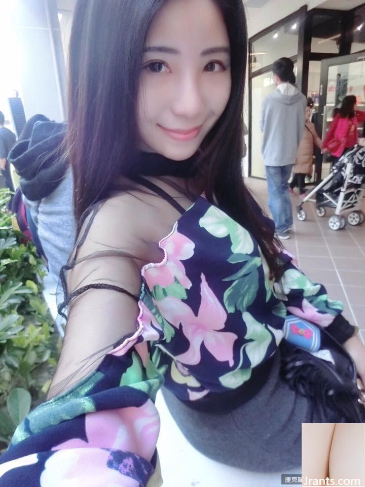 Sunshine amateur hottie ~ Xu Weiwei ~ Sexy selfie escotada en el parque Los amigos lo elogiaron por ser feroz (33P).