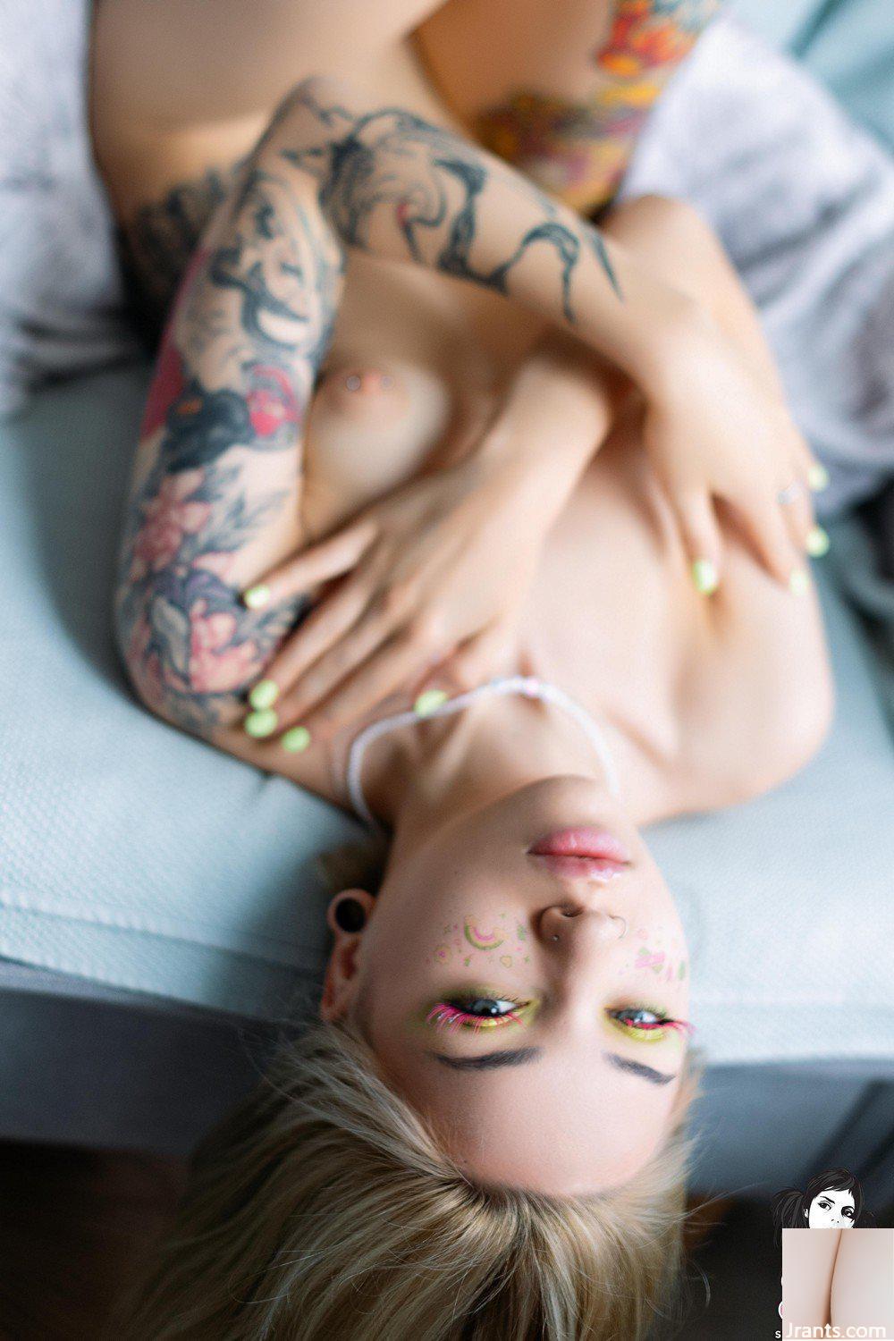 (Suicide Girls) 29 de outubro de 2024 – Roxylove – Juicy Lollipop (60P)