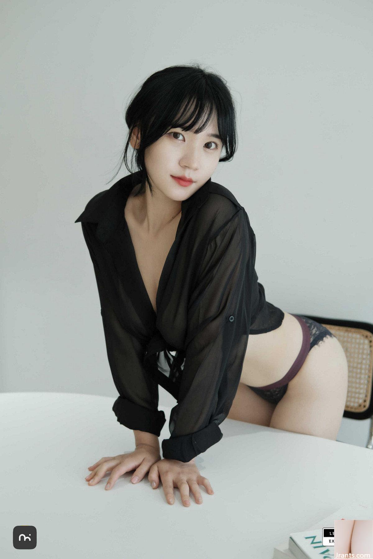(밍) 화끈한 몸매와 아름다운 가슴이 눈길을 끈다 (53P)
