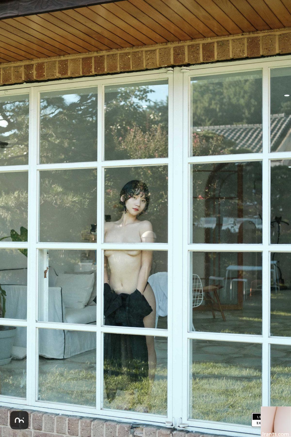 (밍) 화끈한 몸매와 아름다운 가슴이 눈길을 끈다 (53P)