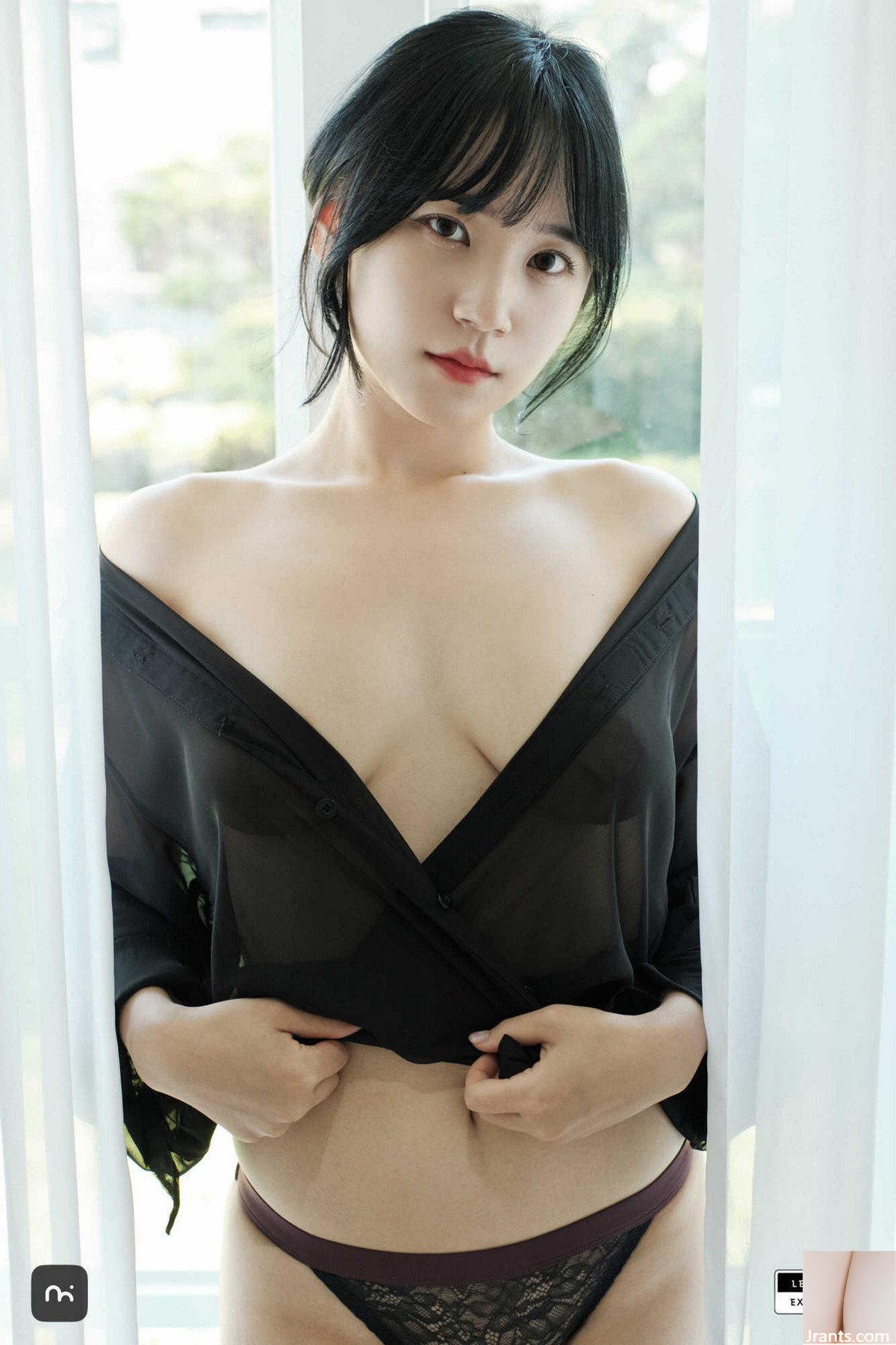 (밍) 화끈한 몸매와 아름다운 가슴이 눈길을 끈다 (53P)