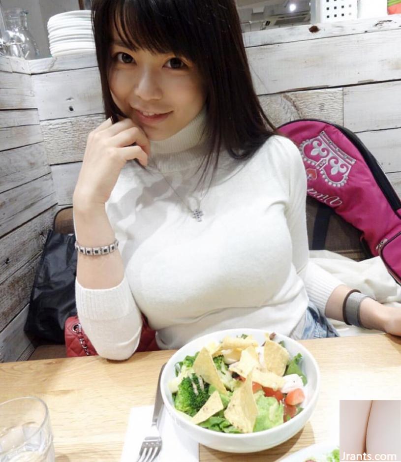 노출증을 주장하는 H 컵 소녀 ~ 시부야 유리 ~베이스를 반쯤 연주하다가 갑자기 Qiao의 가슴에 손을 넣었습니다 (38P)