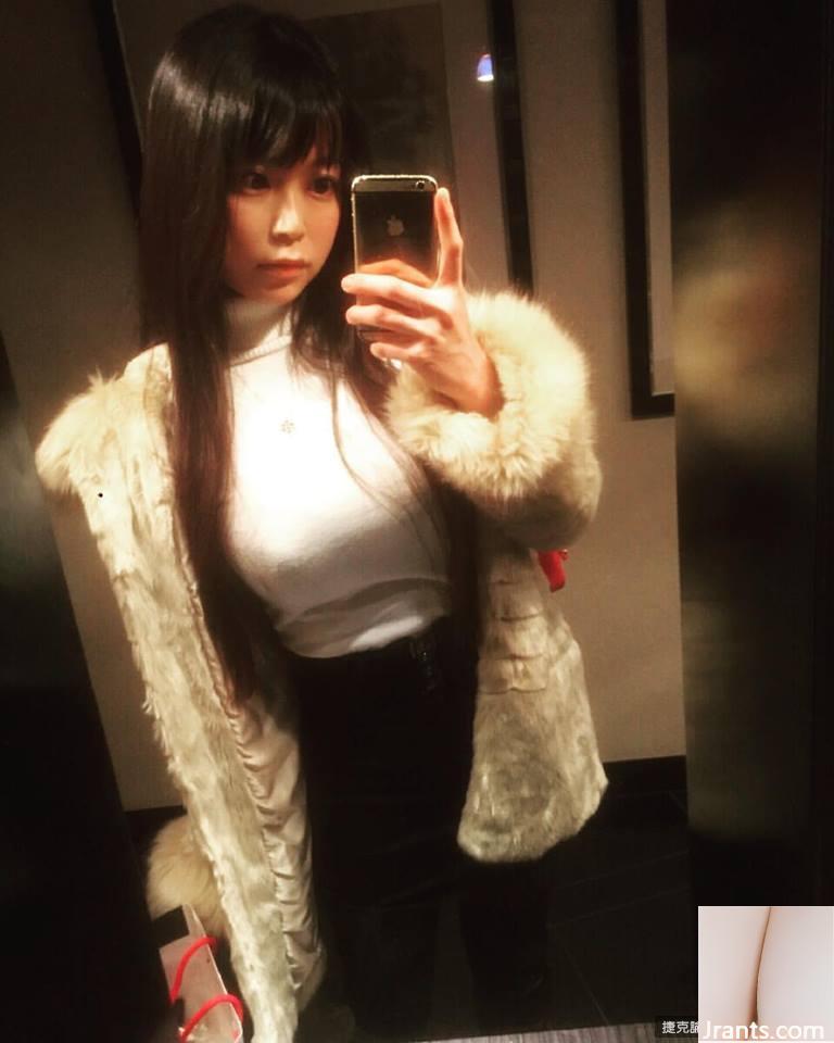 노출증을 주장하는 H 컵 소녀 ~ 시부야 유리 ~베이스를 반쯤 연주하다가 갑자기 Qiao의 가슴에 손을 넣었습니다 (38P)