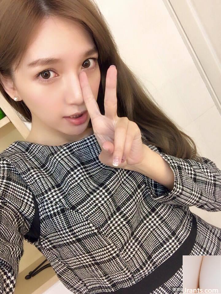 깊은 도랑의 예쁜 소녀는 가슴이 크고 아름답습니다 (54P)