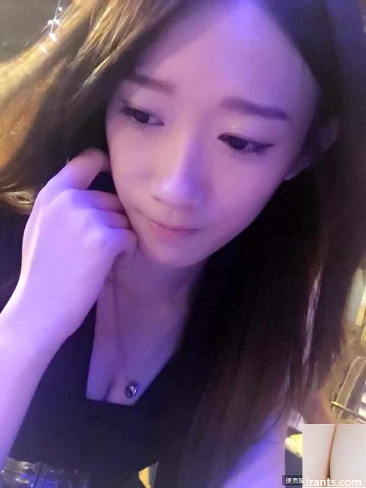 Xiaoxue (Lv Xueyun) ~ তার ফর্সা-চর্মযুক্ত পাগুলি সেক্সি, সরু এবং বিপজ্জনক, এবং বসন্তের আলো খুবই লোভনীয় (29P)