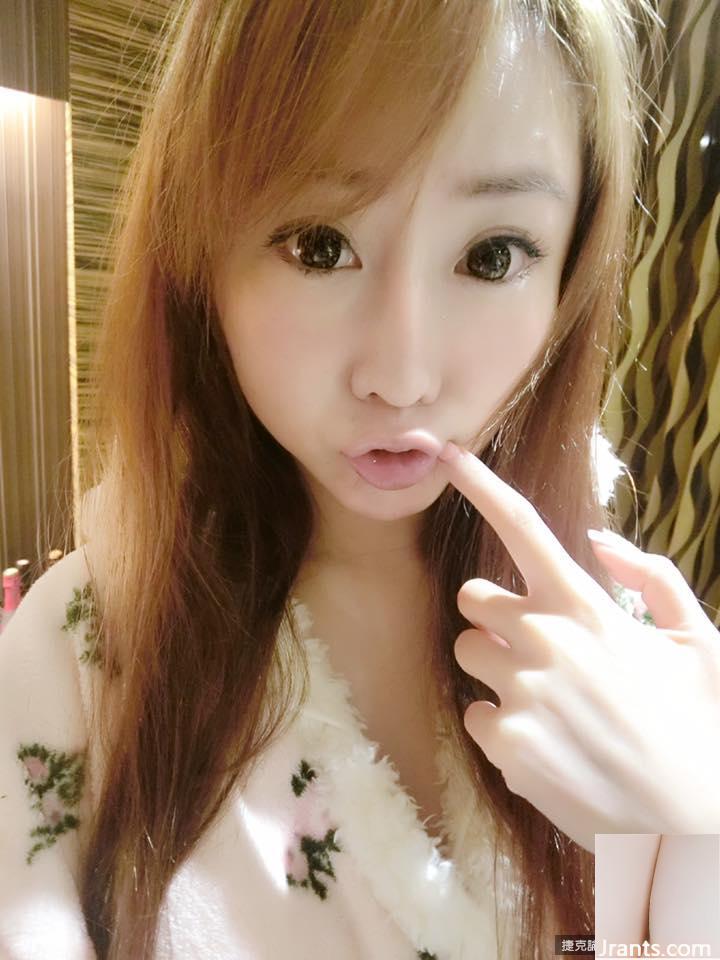 Gadis Madou~T seksi 34D (Tiffany Chen)~hanya mengenakan celana dalam dan bantal (40P)