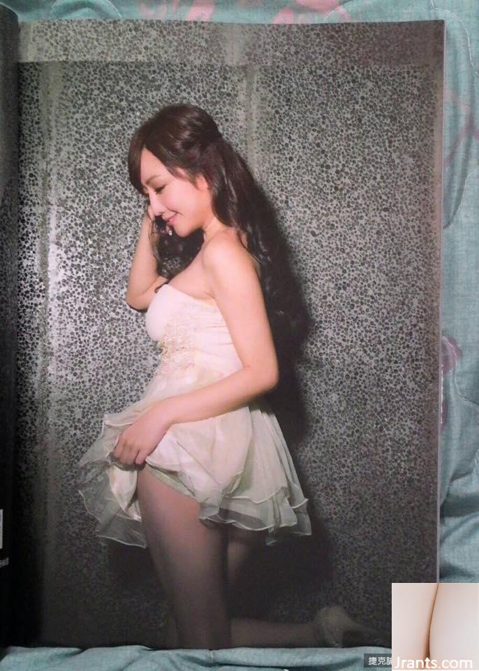 Gadis Madou~T seksi 34D (Tiffany Chen)~hanya mengenakan celana dalam dan bantal (40P)