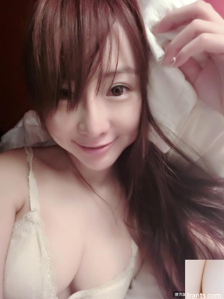 Gadis Madou~T seksi 34D (Tiffany Chen)~hanya mengenakan celana dalam dan bantal (40P)