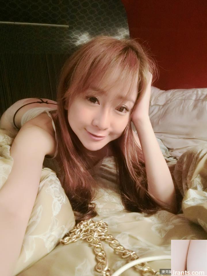 Gadis Madou~T seksi 34D (Tiffany Chen)~hanya mengenakan celana dalam dan bantal (40P)