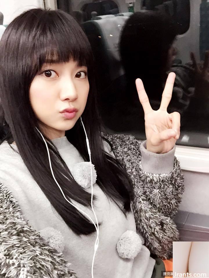 투와 소녀는 옆구리에 &#8220;서반구&#8221;를 보여주고 가슴 라인이 모두 노출됩니다 !!