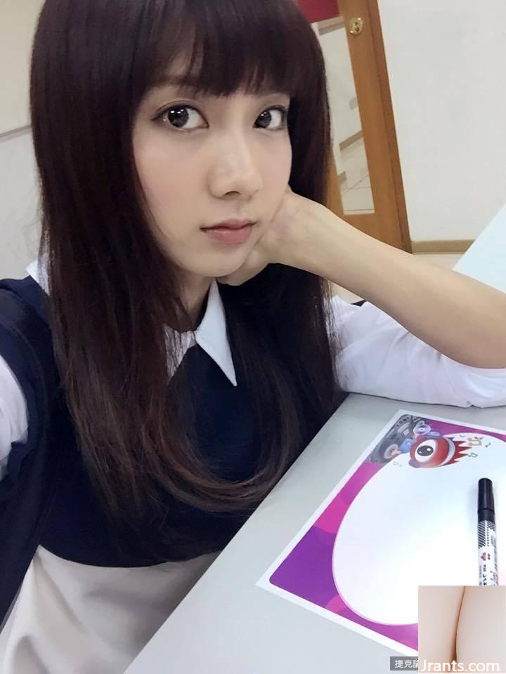 투와 소녀는 옆구리에 &#8220;서반구&#8221;를 보여주고 가슴 라인이 모두 노출됩니다 !!
