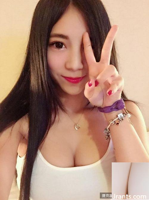 A garota da E-cup, Zhang Zhumei, tirou uma selfie com seios grandes e acidentalmente perdeu a alça do colete (21P)