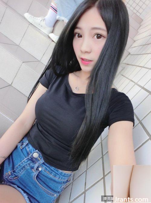 التقطت فتاة الكأس الإلكترونية Zhang Zhumei صورة شخصية ذات ثديين كبيرين وفقدت حزام سترتها عن طريق الخطأ (21P)