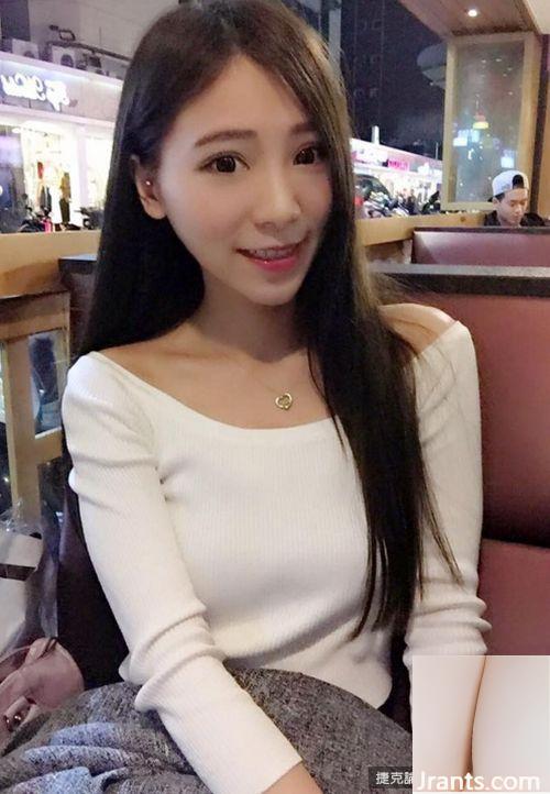 التقطت فتاة الكأس الإلكترونية Zhang Zhumei صورة شخصية ذات ثديين كبيرين وفقدت حزام سترتها عن طريق الخطأ (21P)