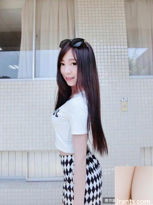 التقطت فتاة الكأس الإلكترونية Zhang Zhumei صورة شخصية ذات ثديين كبيرين وفقدت حزام سترتها عن طريق الخطأ (21P)