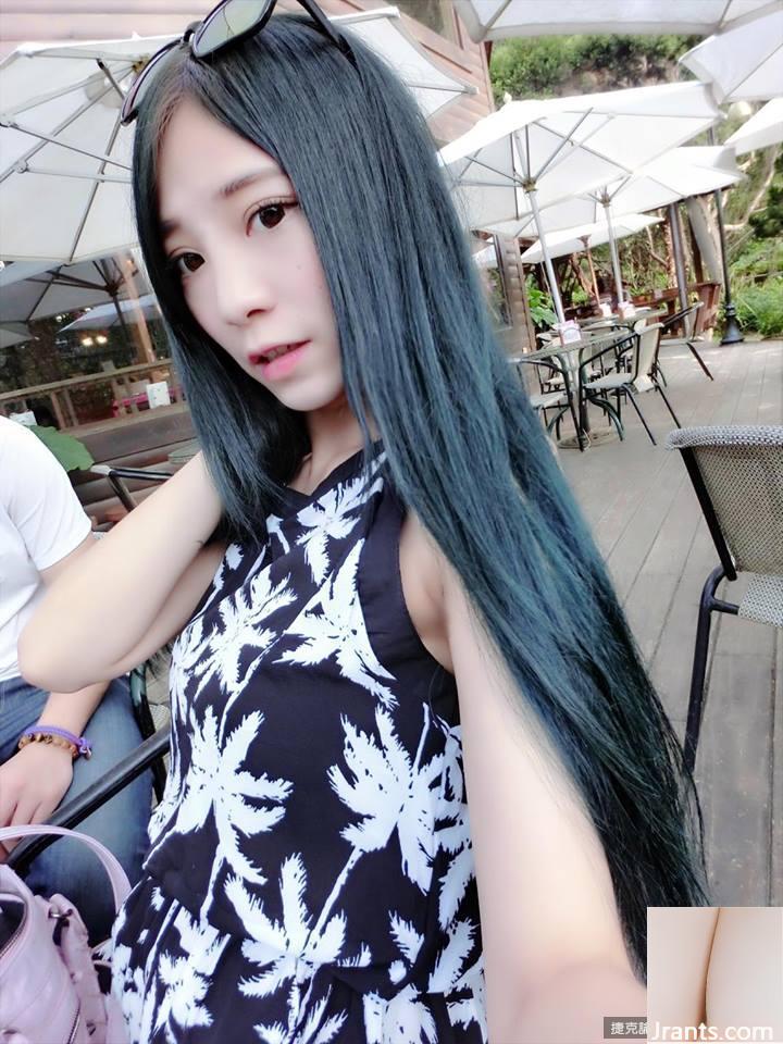 التقطت فتاة الكأس الإلكترونية Zhang Zhumei صورة شخصية ذات ثديين كبيرين وفقدت حزام سترتها عن طريق الخطأ (21P)