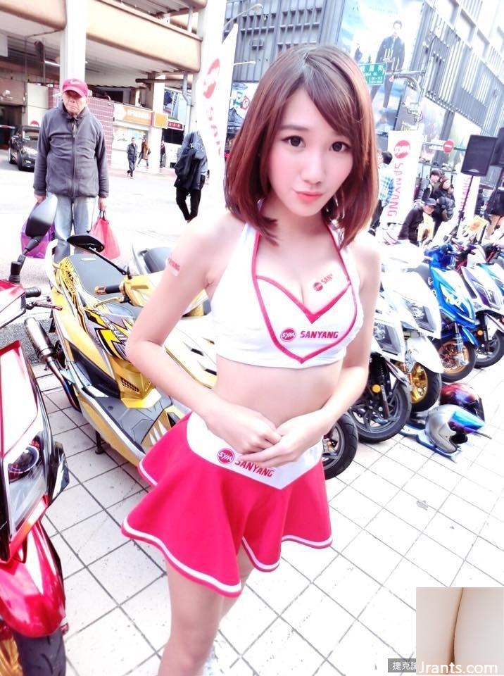 Carlee Carly ~ Révélant une ligne de carrière sexy Les phares sont plus accrocheurs que la voiture (30P)