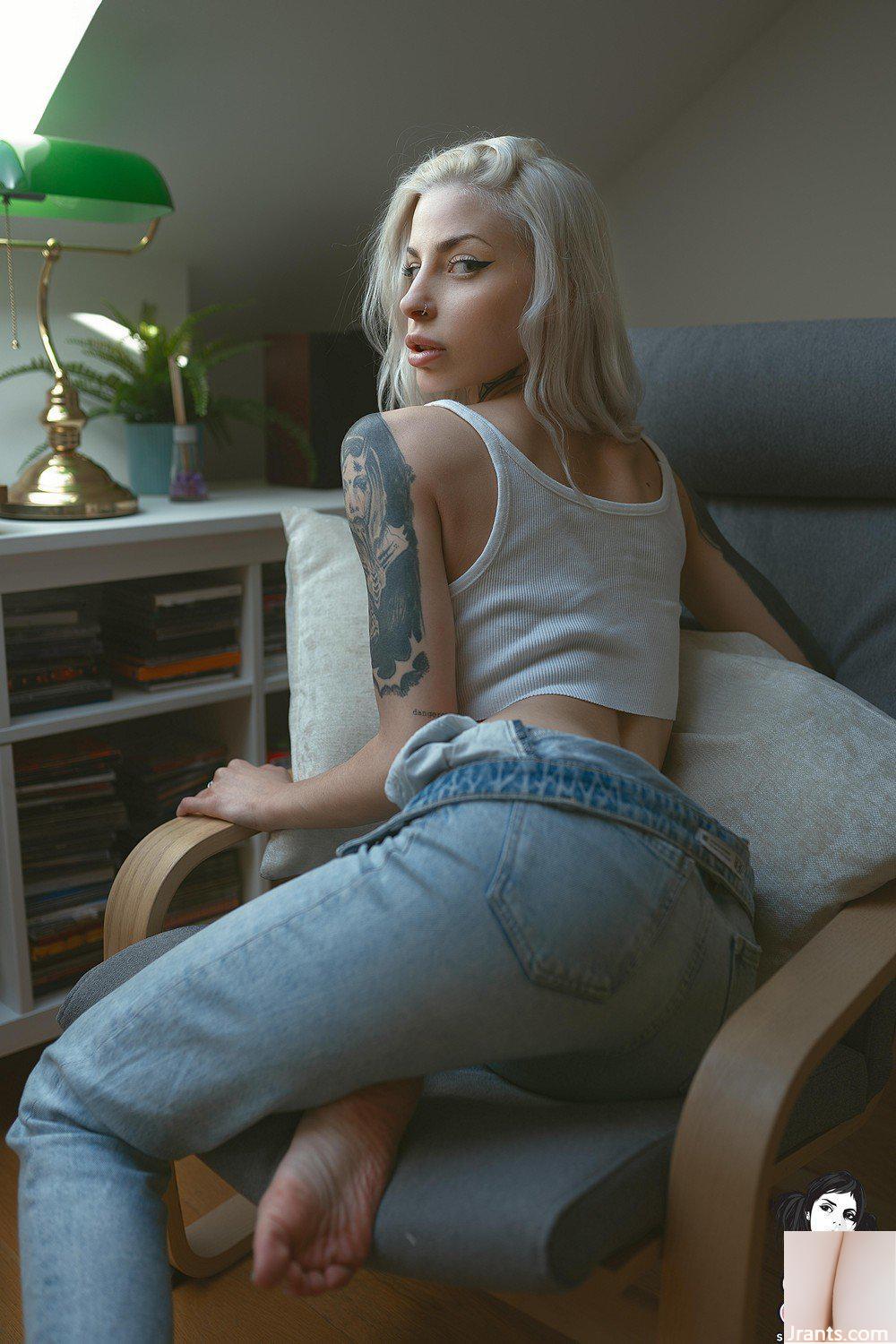(Suicide Girls) 05 نوفمبر 2024 &#8211; بلاك أوبليفيون &#8211; بلو جينز (56 ف)