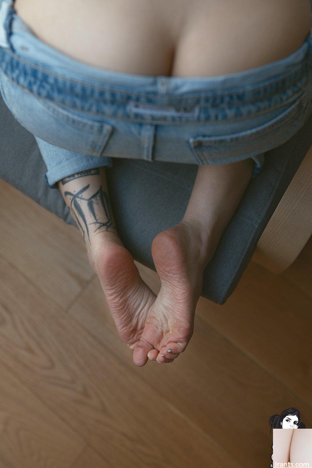 (Suicide Girls) 05 نوفمبر 2024 &#8211; بلاك أوبليفيون &#8211; بلو جينز (56 ف)
