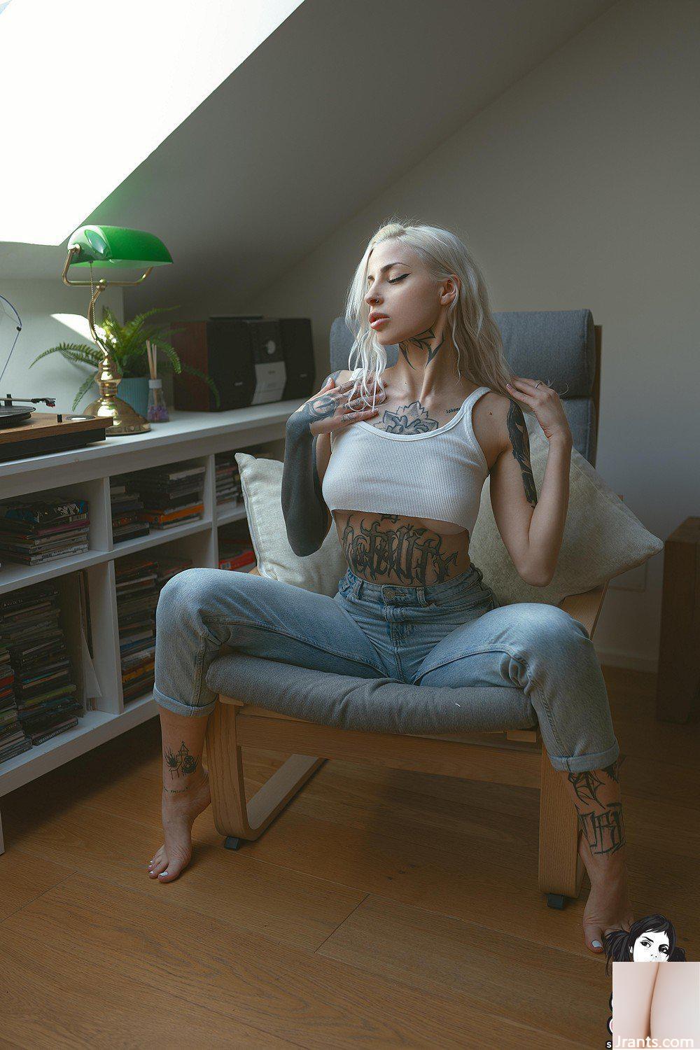 (Suicide Girls) 05 نوفمبر 2024 &#8211; بلاك أوبليفيون &#8211; بلو جينز (56 ف)