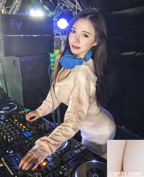 DJ AMBER NA Lan Xinglei memiliki payudara super membanggakan yang membuat hati orang berdebar kencang saat melihatnya (20P)