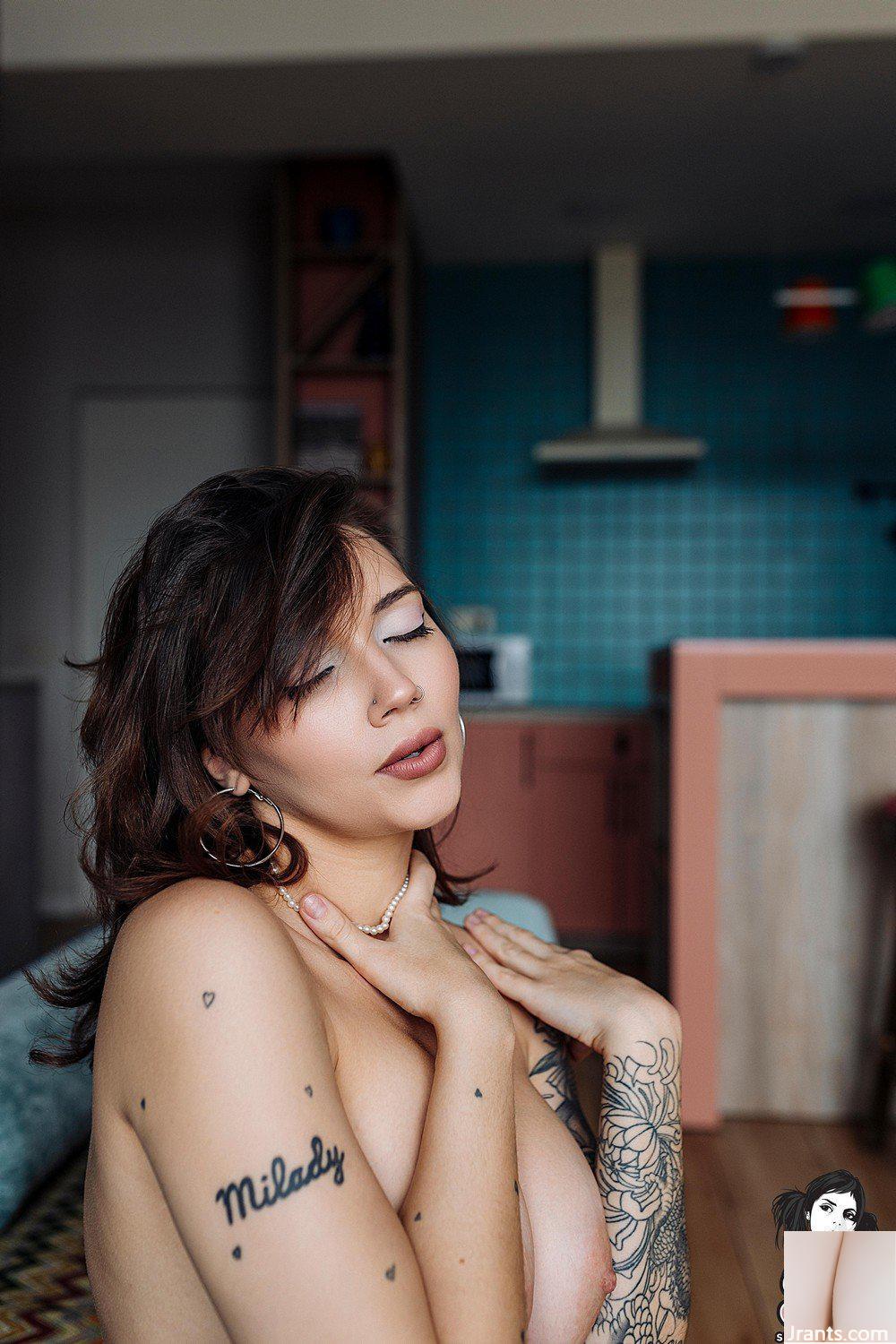 (Suicide Girls) 07 novembre 2024 – Lerahon – Oublie – Moi – Pas (57P