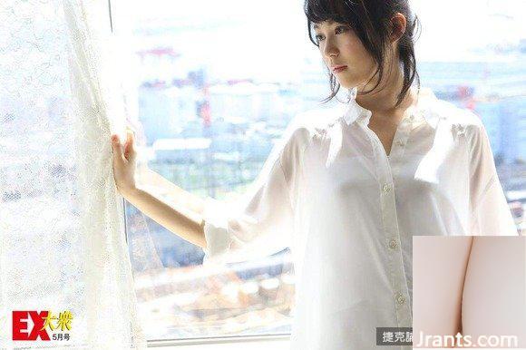 (Nogizaka) Erika Ikuta (19), eine ernsthafte junge Dame, ist für ihren Fotobuchauftritt sehr beliebt (24P)