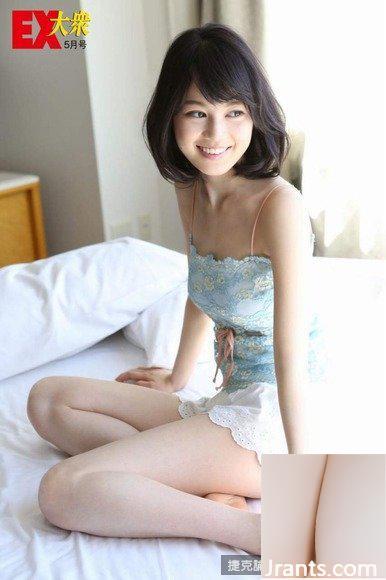 (Nogizaka) Erika Ikuta (19), eine ernsthafte junge Dame, ist für ihren Fotobuchauftritt sehr beliebt (24P)