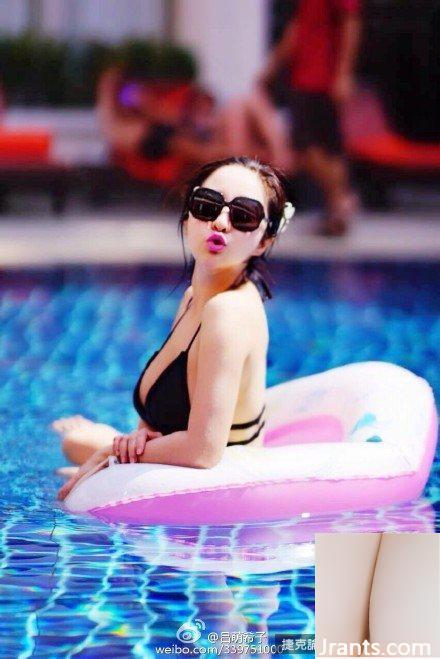 L&#39;arbitre de piscine de beauté le plus féroce avec des seins en bonnet G ~ Lu Mengxizi (Lu Shuaixi) ~ Le dernier selfie aux gros seins est sur le point d&#39;exploser !!