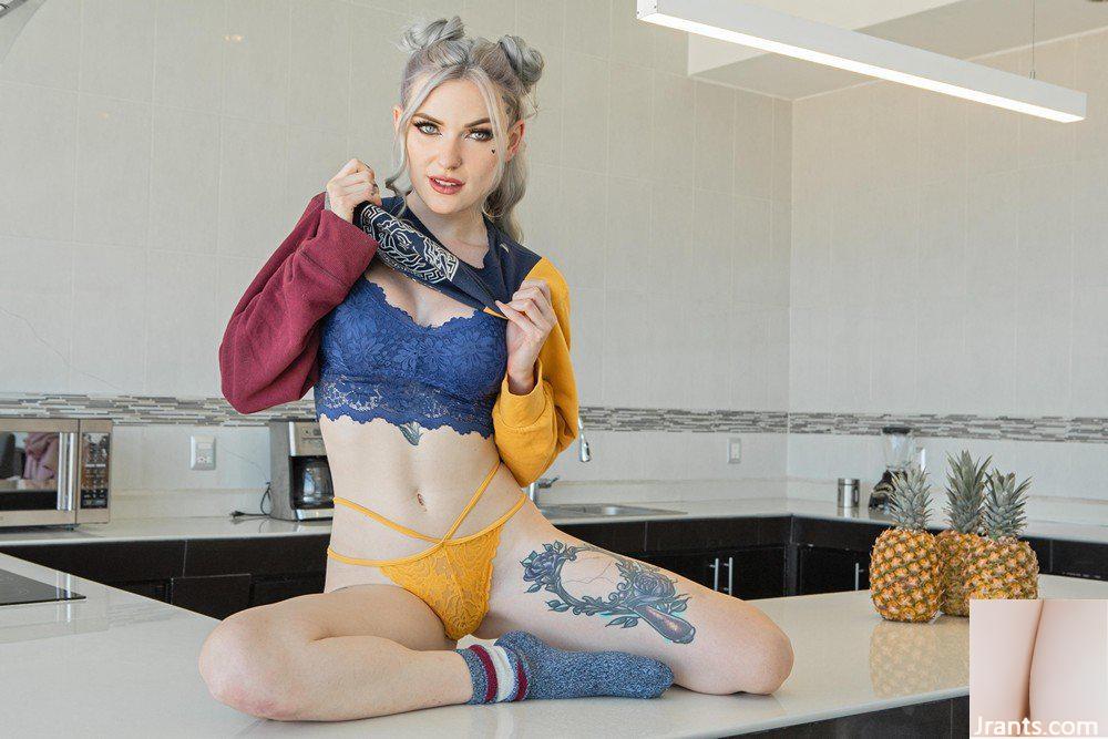 (Suicide Girls) 08 de novembro de 2024 – Torro – Suculento (49P)