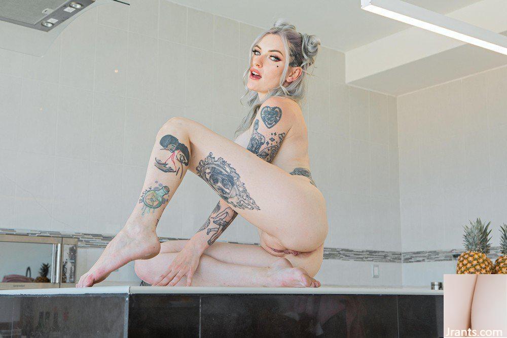 (Suicide Girls) 08 de novembro de 2024 – Torro – Suculento (49P)