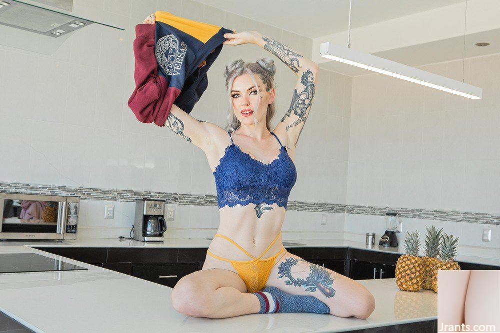 (Suicide Girls) 08 novembre 2024 – Torro – Juteux (49P)