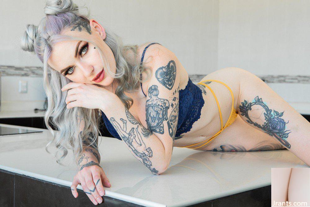 (Suicide Girls) 08 de novembro de 2024 – Torro – Suculento (49P)