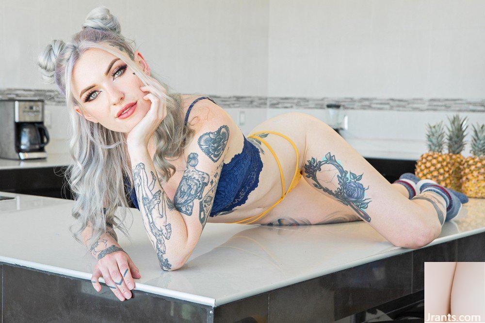 (Suicide Girls) 08 novembre 2024 – Torro – Juteux (49P)