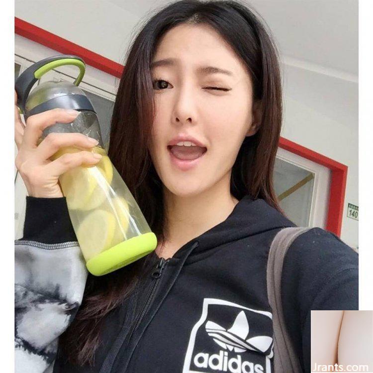 ~Mico Zhang Weichun~ Selfie de arriba a abajo revela sexys surcos dobles, súper hermosos (21P)